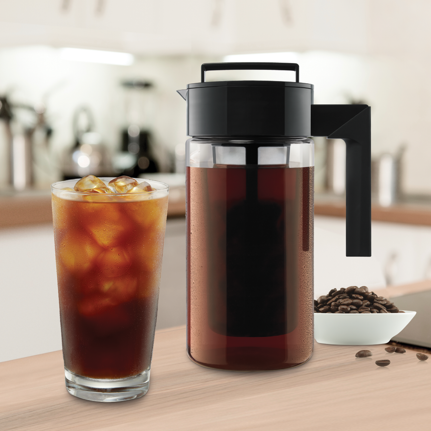cold-brew-coffee-maker-i1 10310-ColdBrewCoffeeMaker-1qt-lifestyle2.png