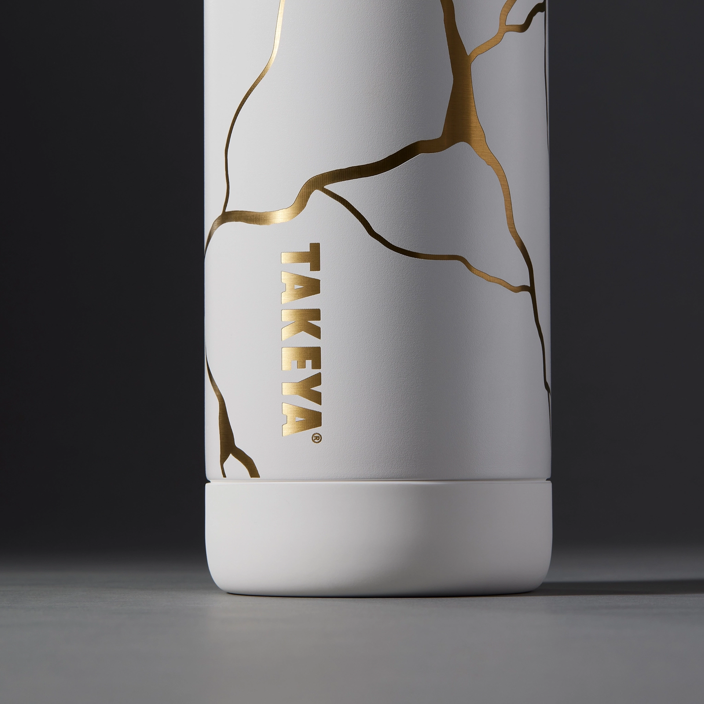 kintsugi-water-bottle-with-straw-lid-n6 51389-TK_HO25_Kintsugi_Takeya9236_Crop.png