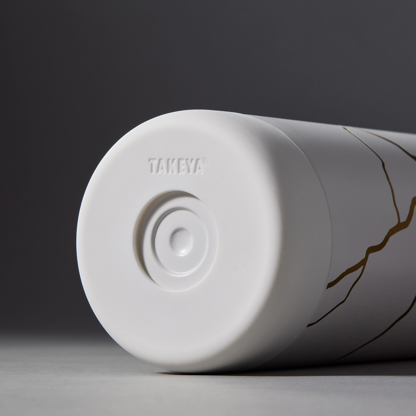 kintsugi-water-bottle-with-straw-lid-n6 51389-TK_HO25_Kintsugi_Takeya9255.png