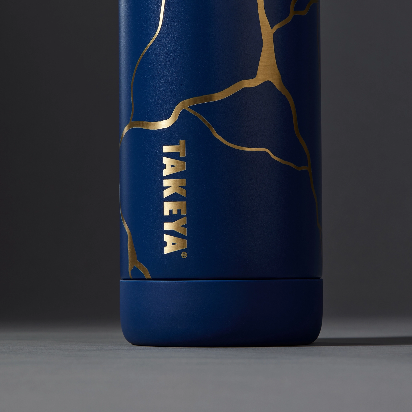 kintsugi-water-bottle-with-spout-lid-s4 51390-TK_HO25_Kintsugi_Takeya9241_Crop.png